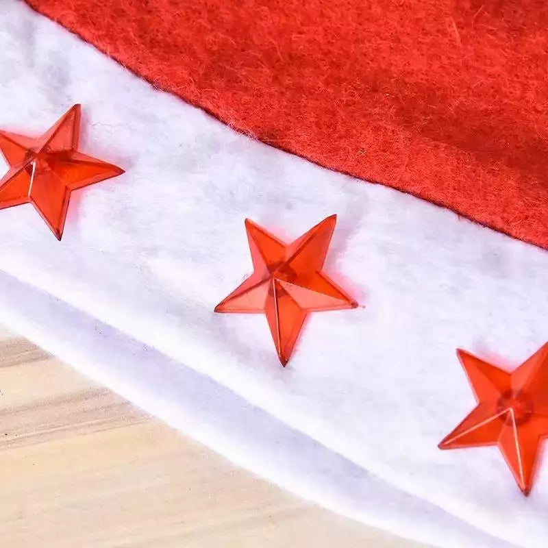 Cappello di Babbo Natale con stelle luminose
